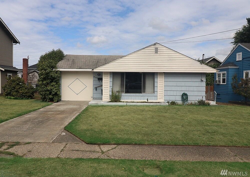 Property Photo: 8508 S 119th St WA 98178