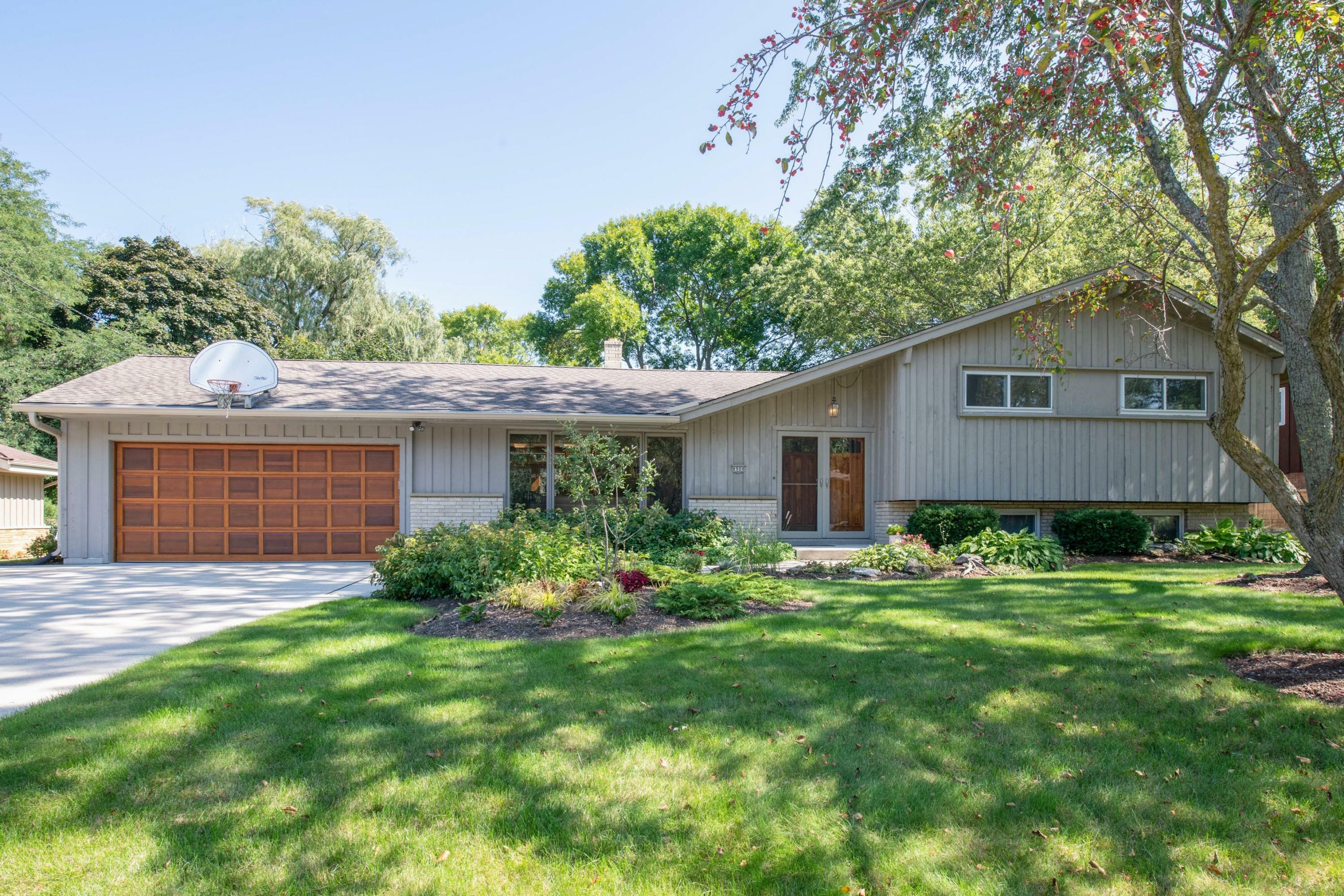 Property Photo:  8908 N Malibu Dr  WI 53217 