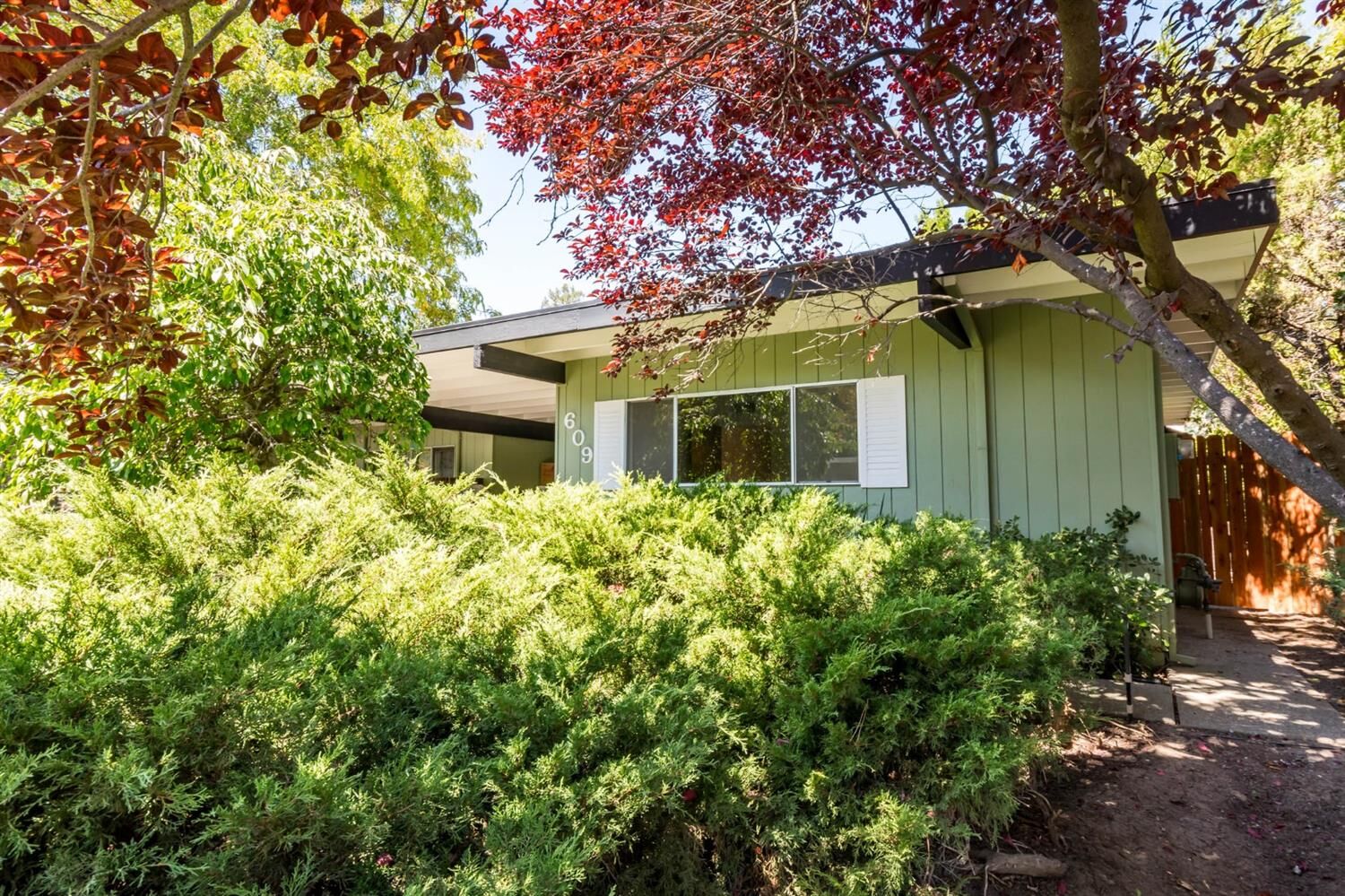 Property Photo: 609 Isla Place CA 95616