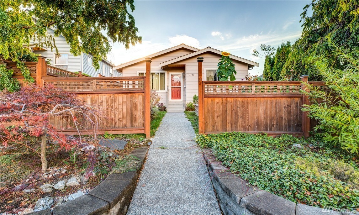 Property Photo:  1733 King St  WA 98225 