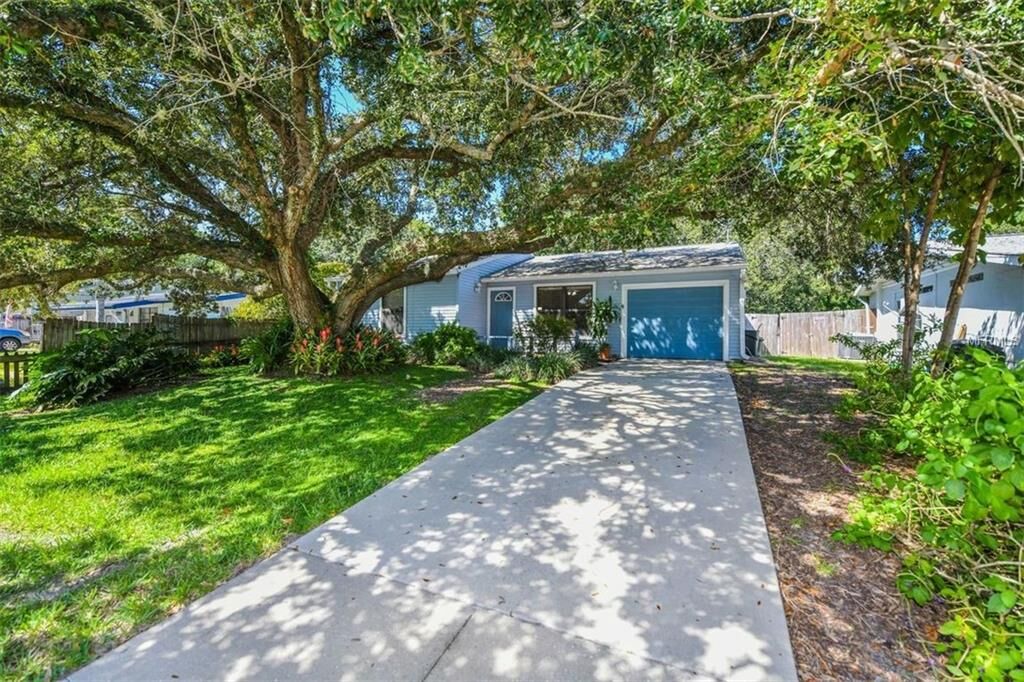 Property Photo: 2600 Teal Avenue FL 34232
