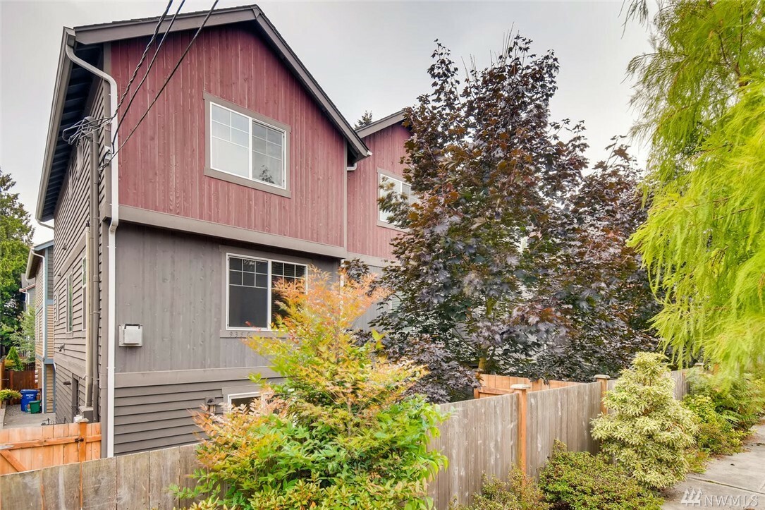 Property Photo:  935 N 97th St C  WA 98103 