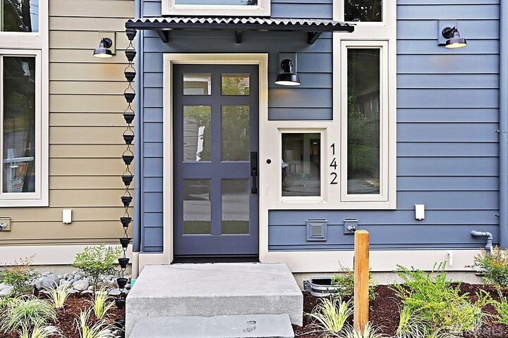 Property Photo:  138 26th Ave E  WA 98112 