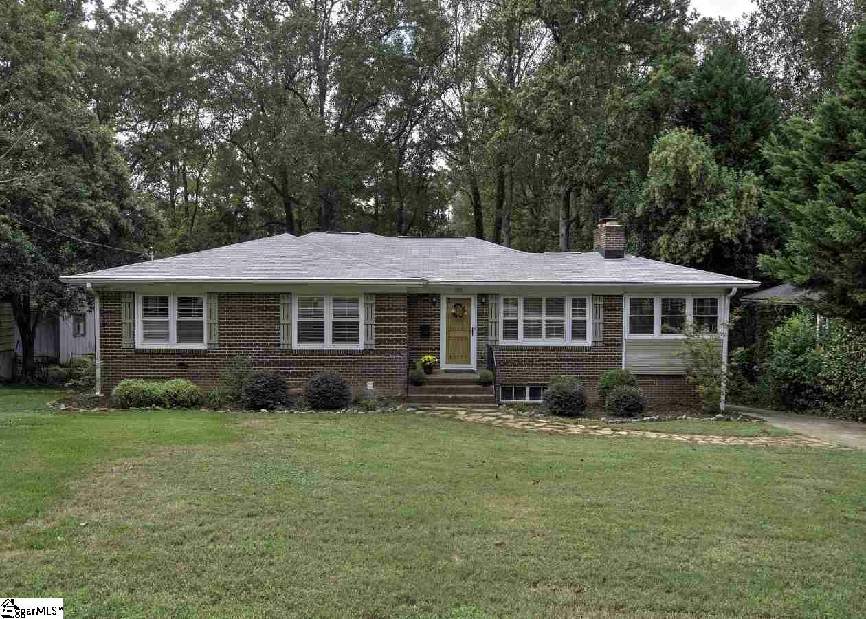 Property Photo:  212 Robin Hood Road  SC 29607 