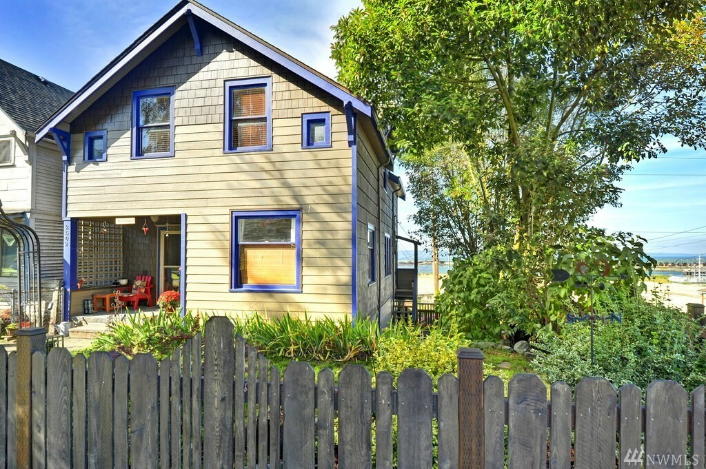 Property Photo: 2502 Grand Ave WA 98201
