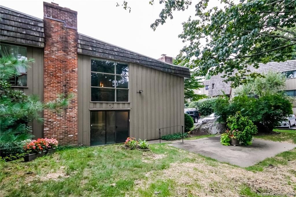 Property Photo: 21 Ledgebrook Drive G1 CT 06854