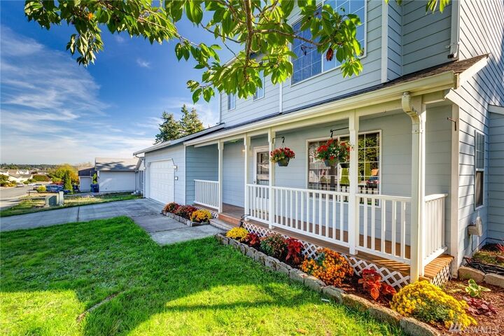 Property Photo:  909 SW 1st Ave  WA 98277 