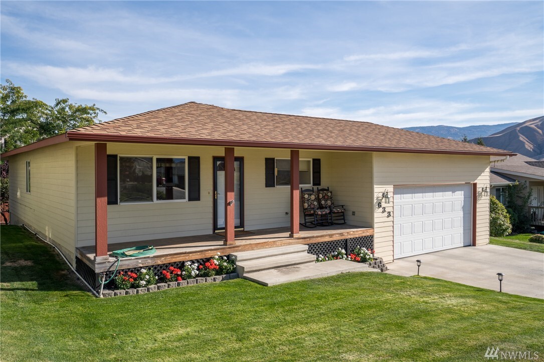 Property Photo:  633 S Lawler St  WA 98802 