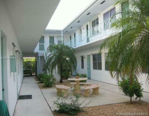 Property Photo: 1824 Monroe St 15 FL 33020