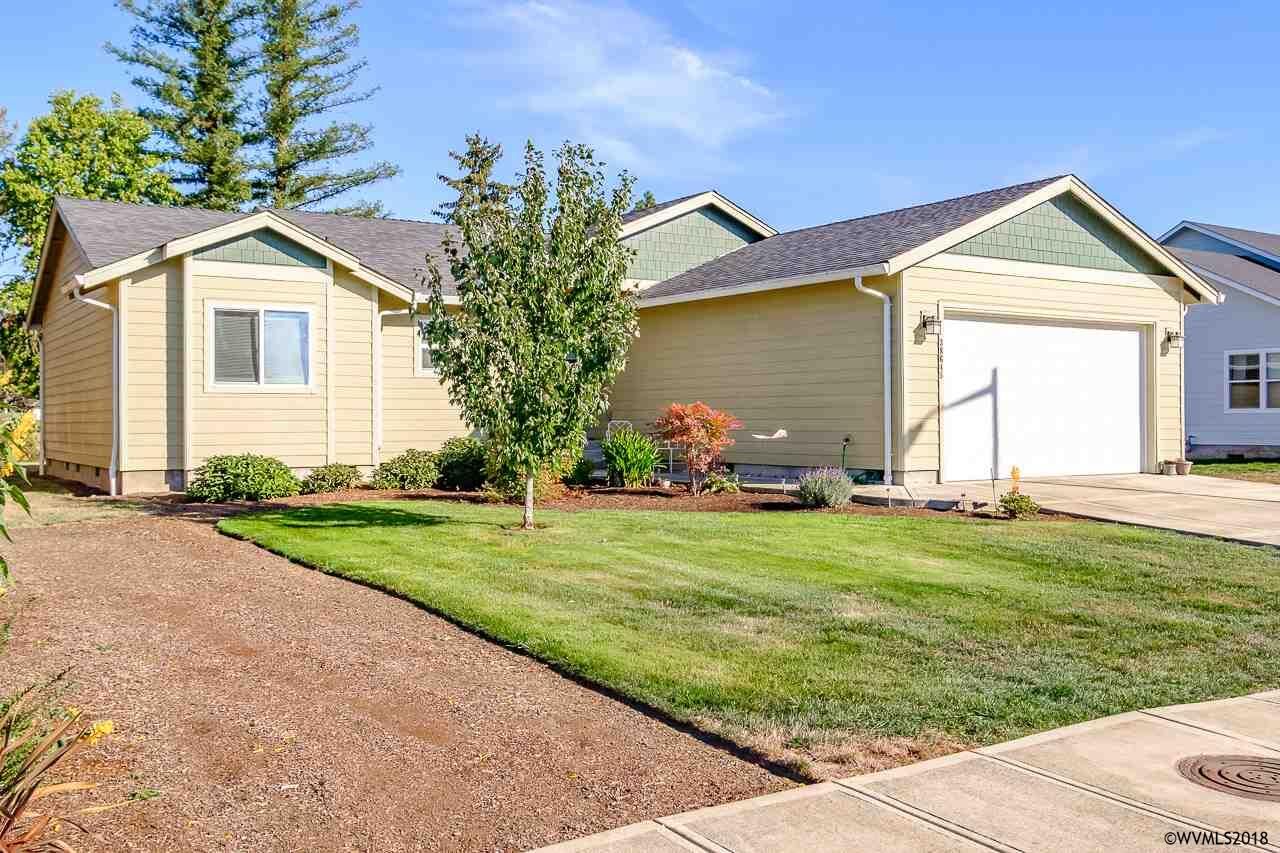 Property Photo: 38645 SW Elderberry St OR 97374