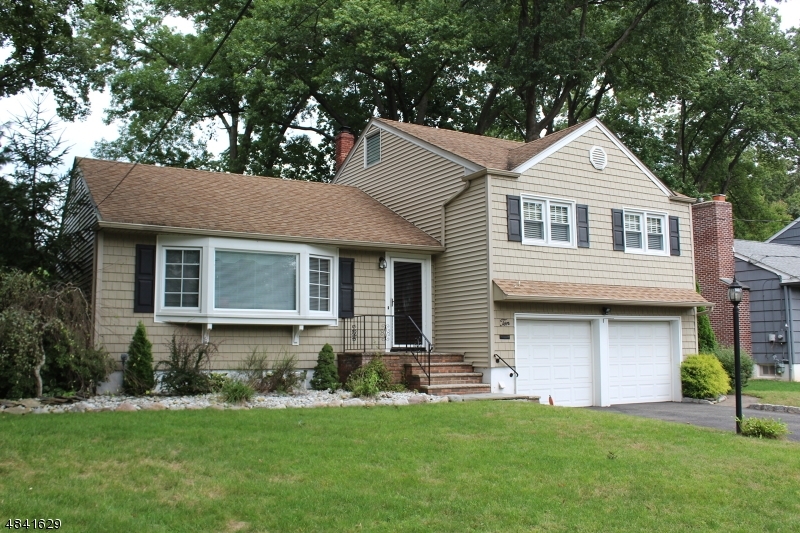 Property Photo:  10 Shetland Dr  NJ 07016 