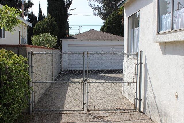 Property Photo:  11448 Delano Street  CA 91606 