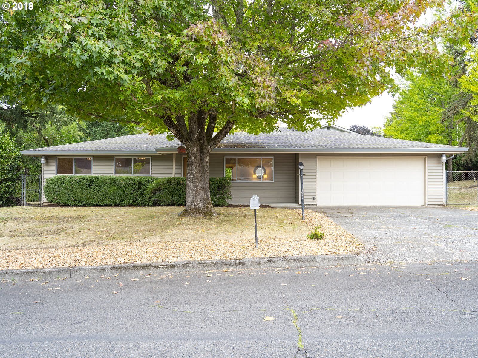 Property Photo: 5445 SE Woodhaven St OR 97222