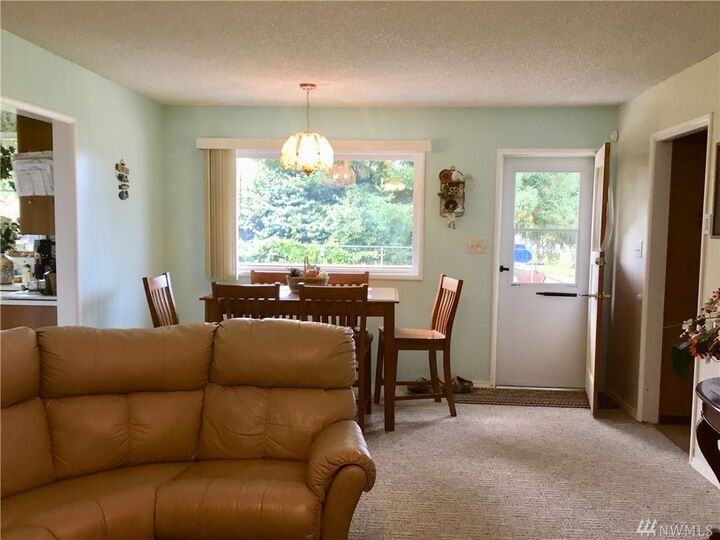 Property Photo:  612 F St  WA 98537 