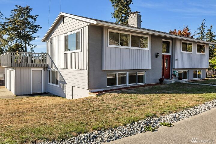 Property Photo: 1021 NE O'Leary St WA 98277