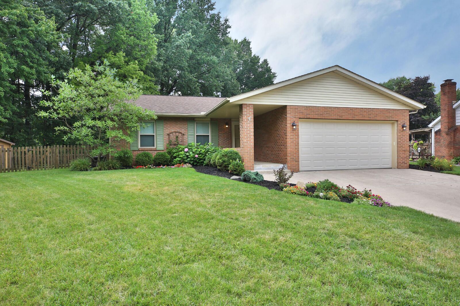 Property Photo: 896 Windbourne Court OH 43230