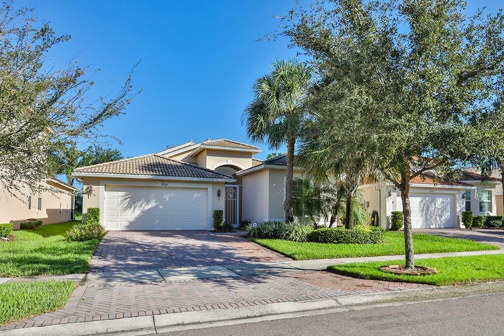 Property Photo:  4942 Sandy Brook Circle  FL 33598 