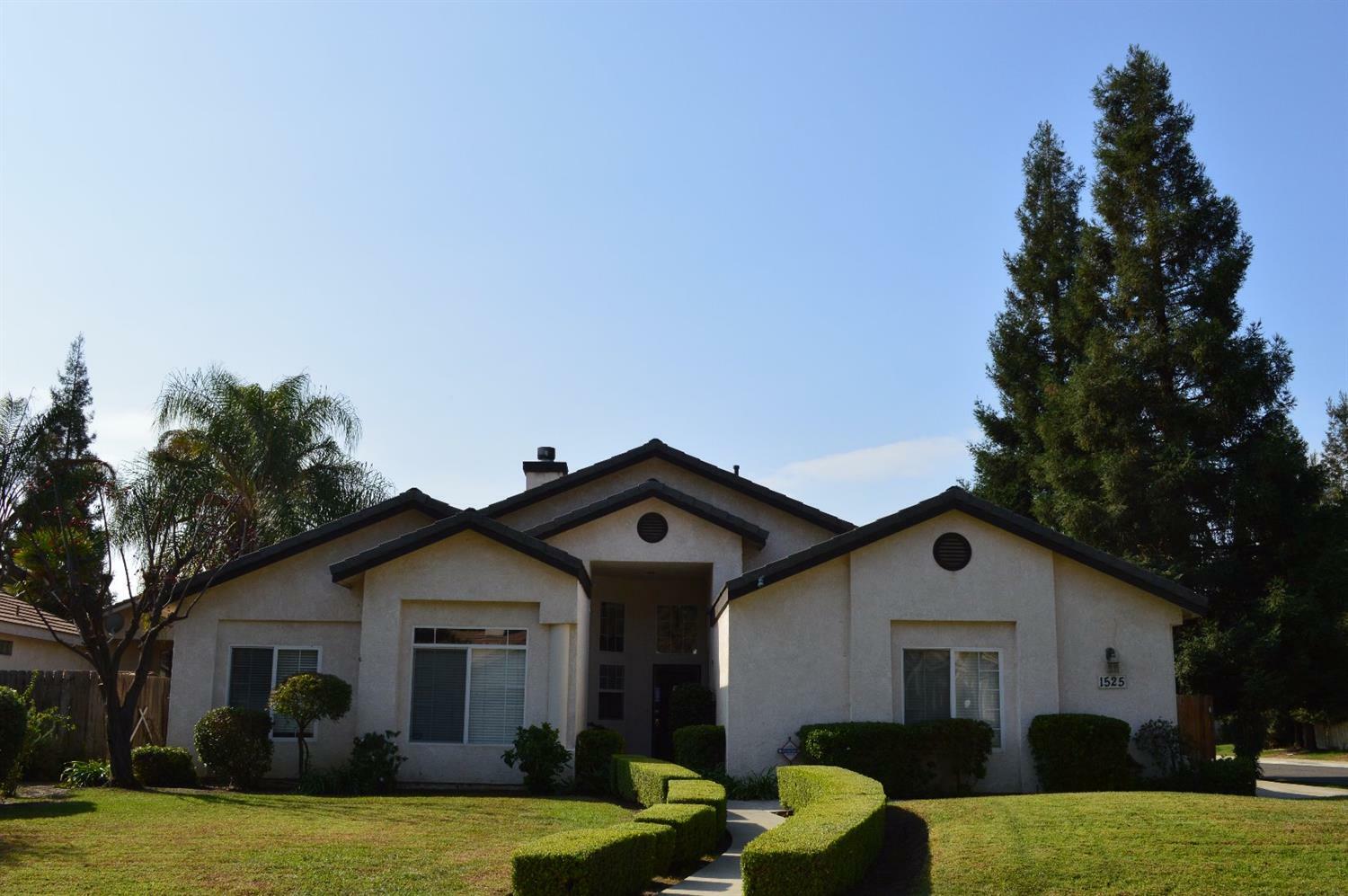 Property Photo:  1525 E Sunnyside Avenue  CA 93292 