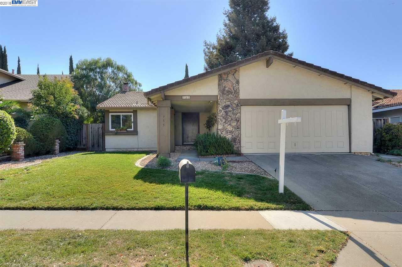 Property Photo:  733 Iroquois Way  CA 94539-7127 