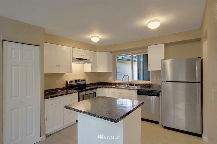 Property Photo:  1131 115th Street SW I-2  WA 98204 