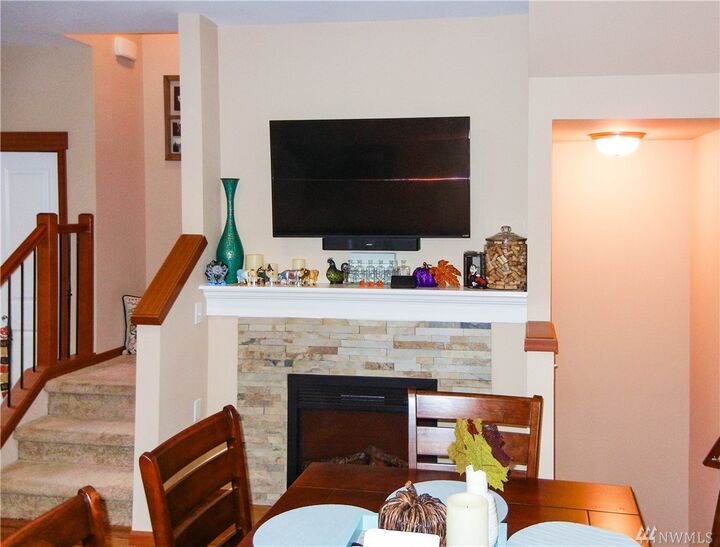 Property Photo: 5913 212th Place SW 4 WA 98043