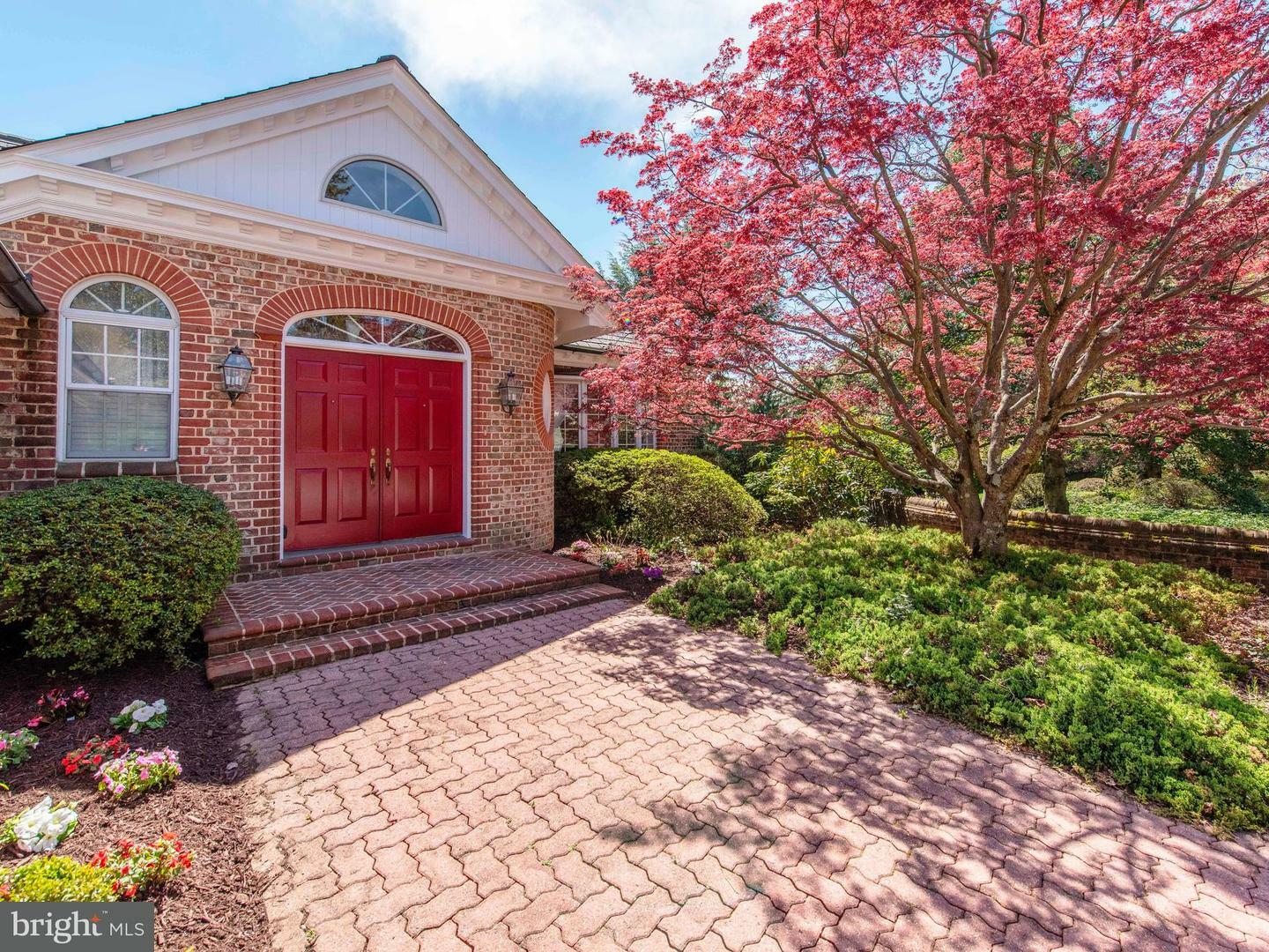 Property Photo:  2 Dembeigh Hill Circle  MD 21210 