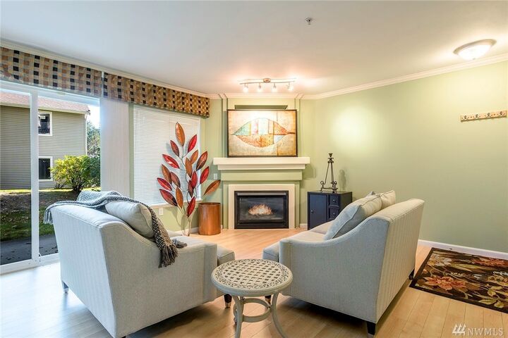 Property Photo: 25235 SE Klahanie Blvd E105 WA 98029