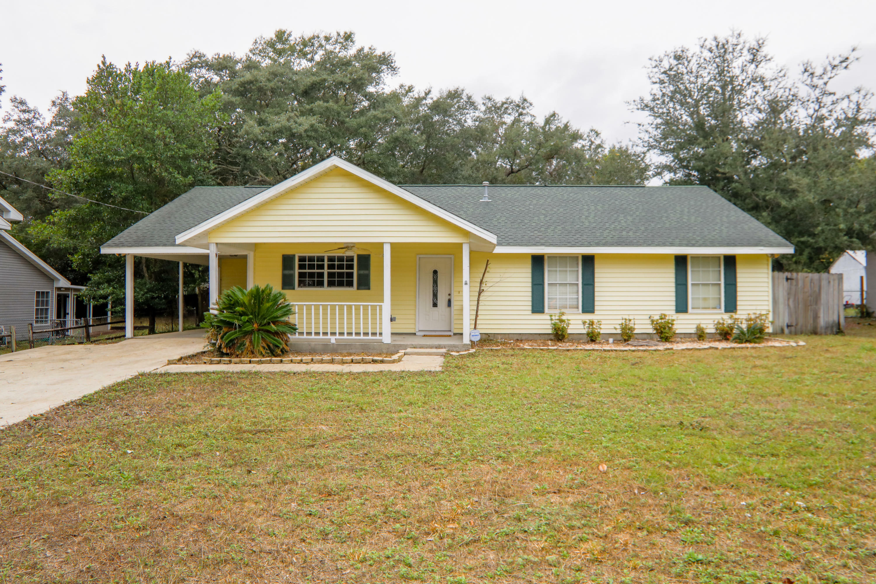 Property Photo:  106 Michael Avenue  FL 32547 