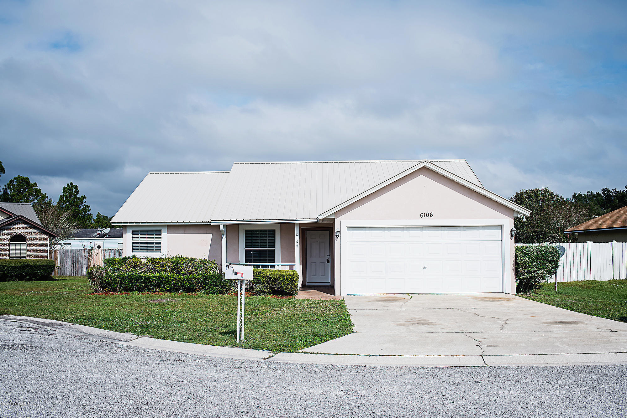 Property Photo: 6106 4th Manor W FL 32177