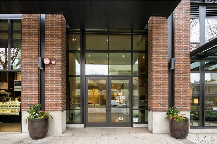 Property Photo: 2720 3rd Ave 709 WA 98121