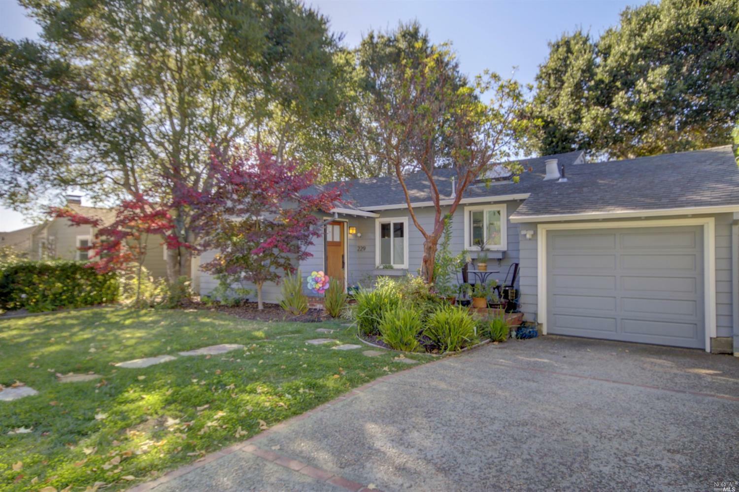 Property Photo:  229 Solano Street  CA 94901 