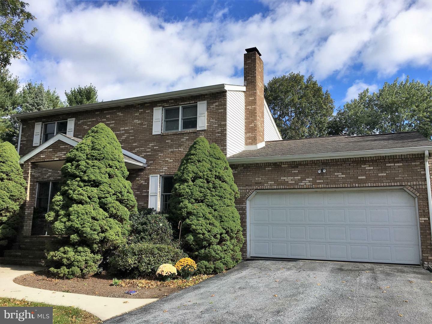 Property Photo:  49 Oakglade Drive  PA 17036 