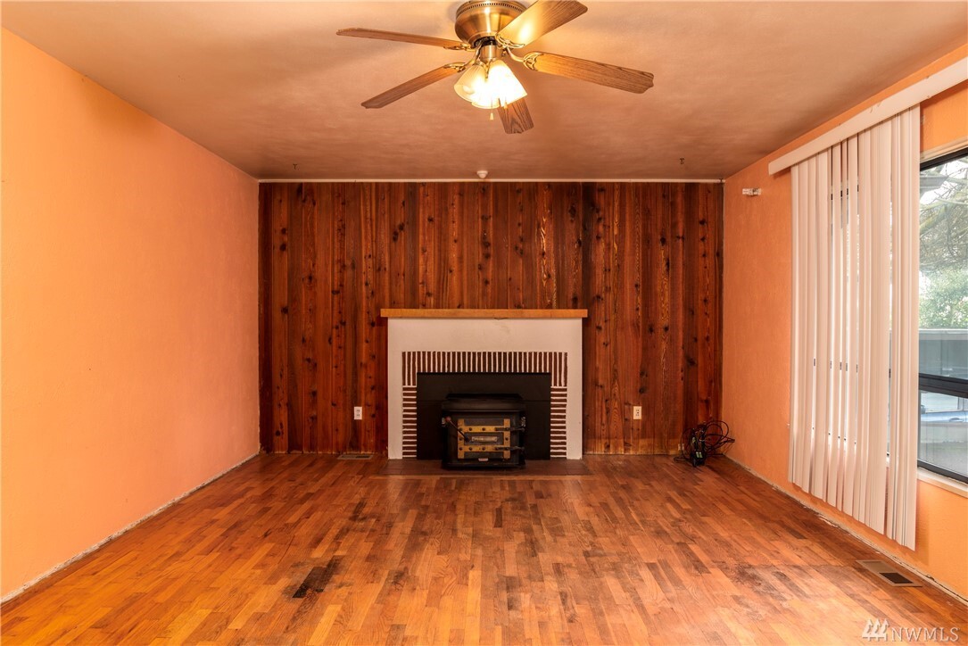 Property Photo: 808 N 6th WA 98273