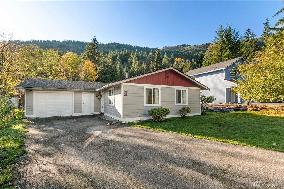 Property Photo:  525 Wildwood Dr  WA 98248 