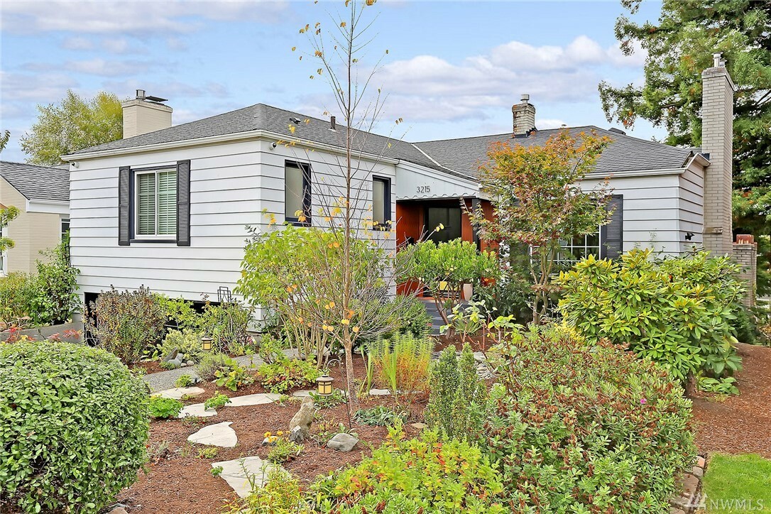 Property Photo:  3215 42nd Ave W  WA 98199 