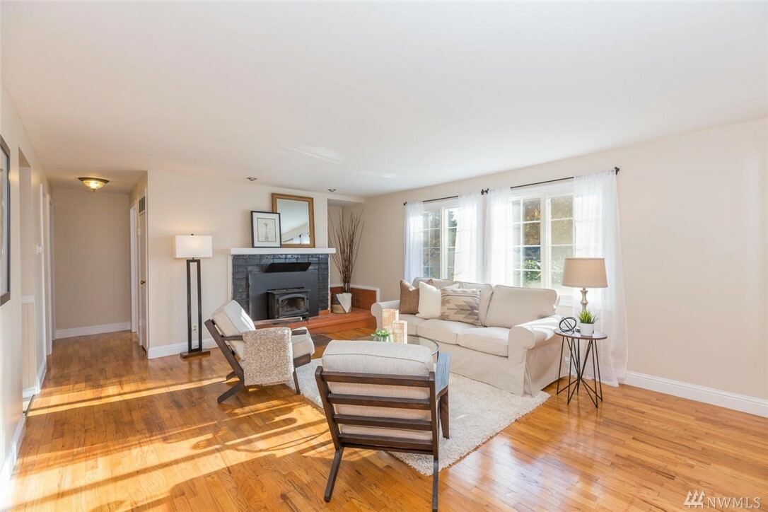 Property Photo: 240 S 186th St WA 98148