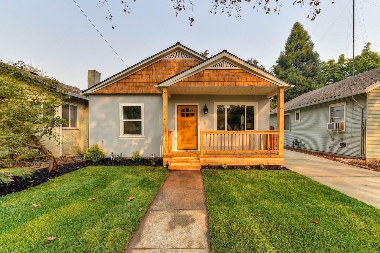 Property Photo:  841 7th Avenue  CA 95818 