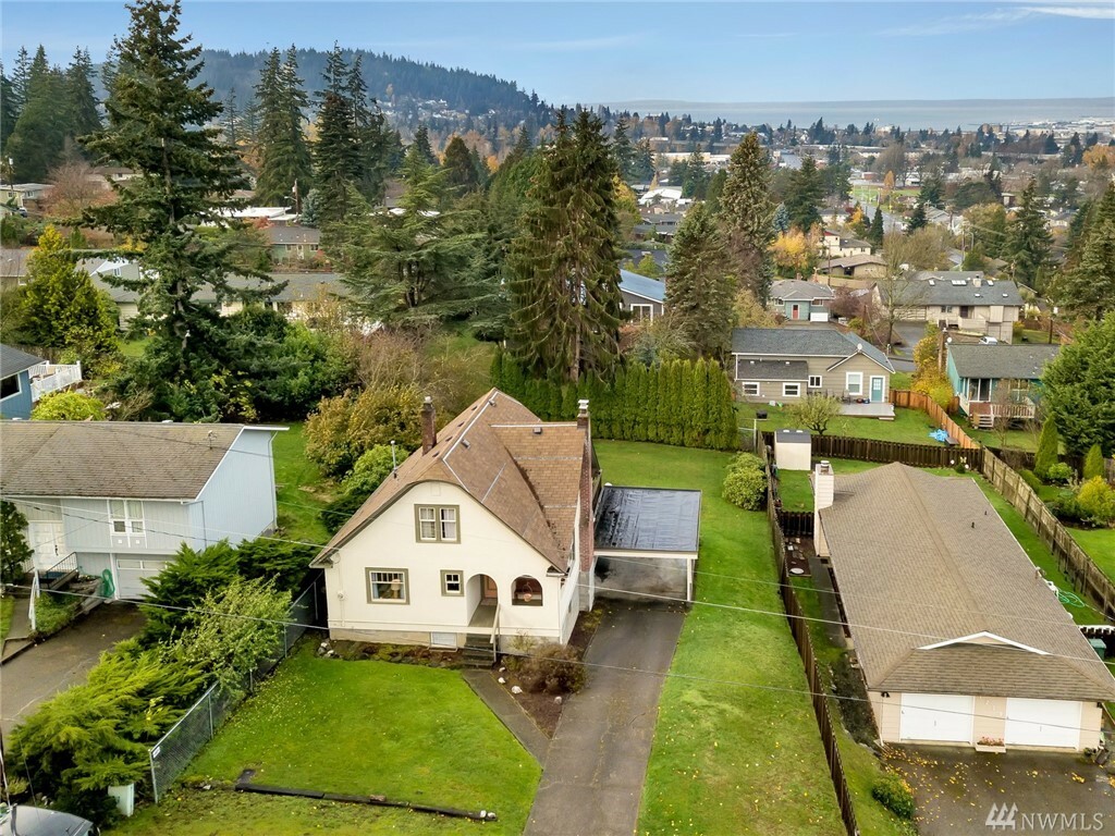 Property Photo:  1235 Toledo Street  WA 98229 