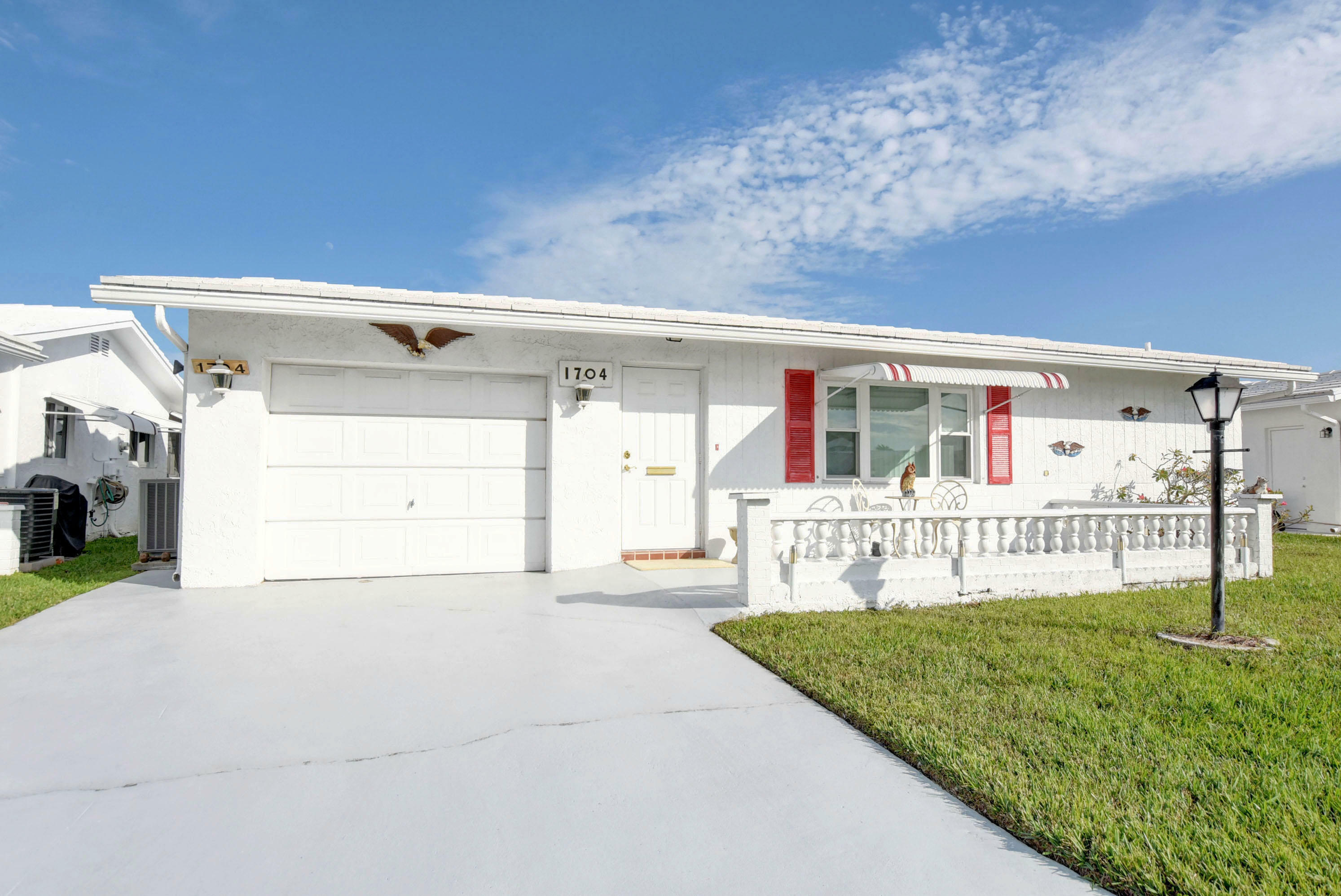 Property Photo: 1704 SW 18th Drive FL 33426