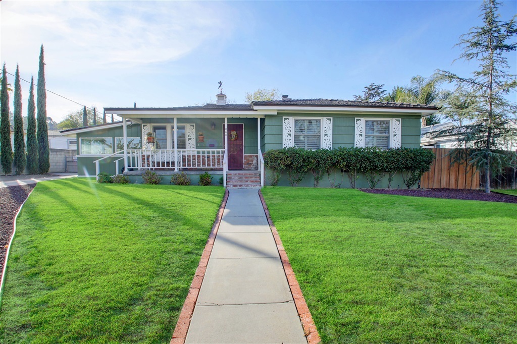 Property Photo:  1080 Lemon Ave  CA 92020 