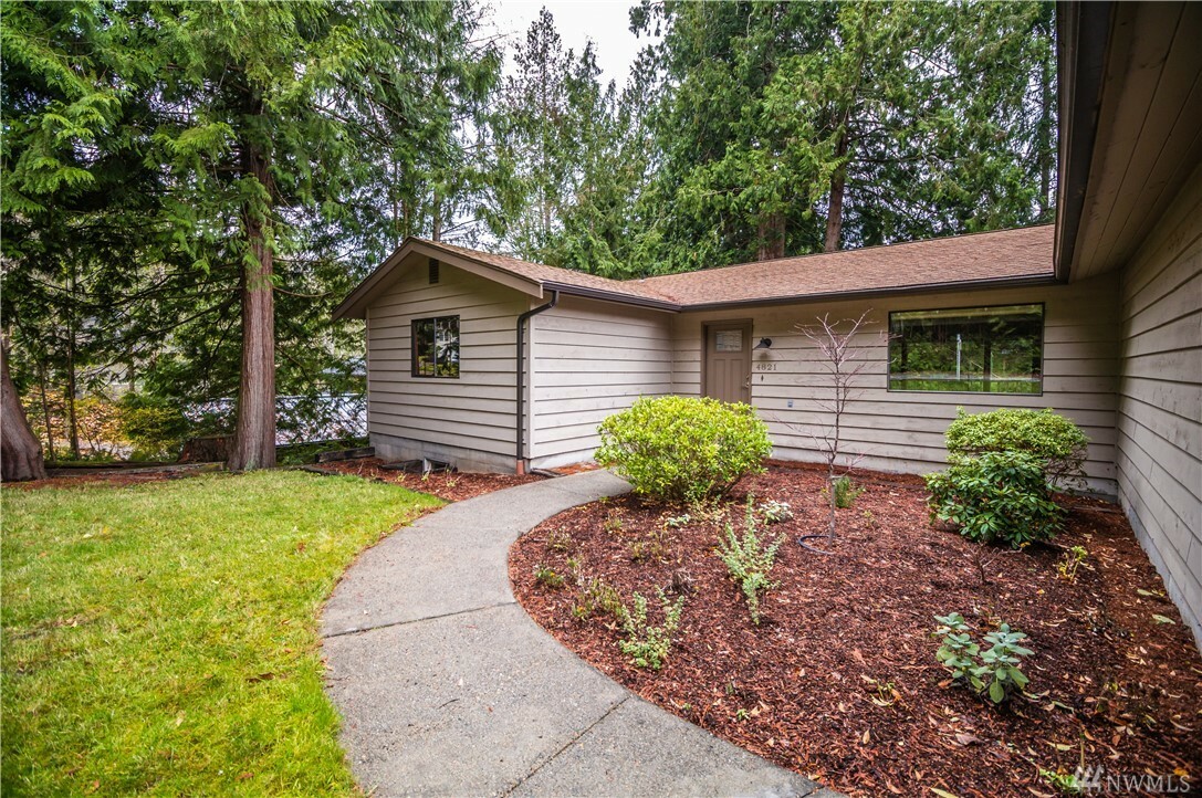 Property Photo:  4821 Lewis Ave  WA 98229 