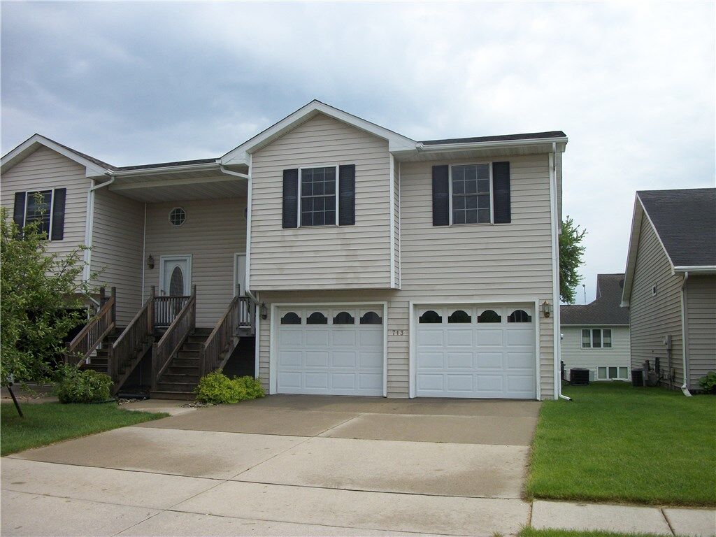 Property Photo: 713 Kensington Road IA 50021