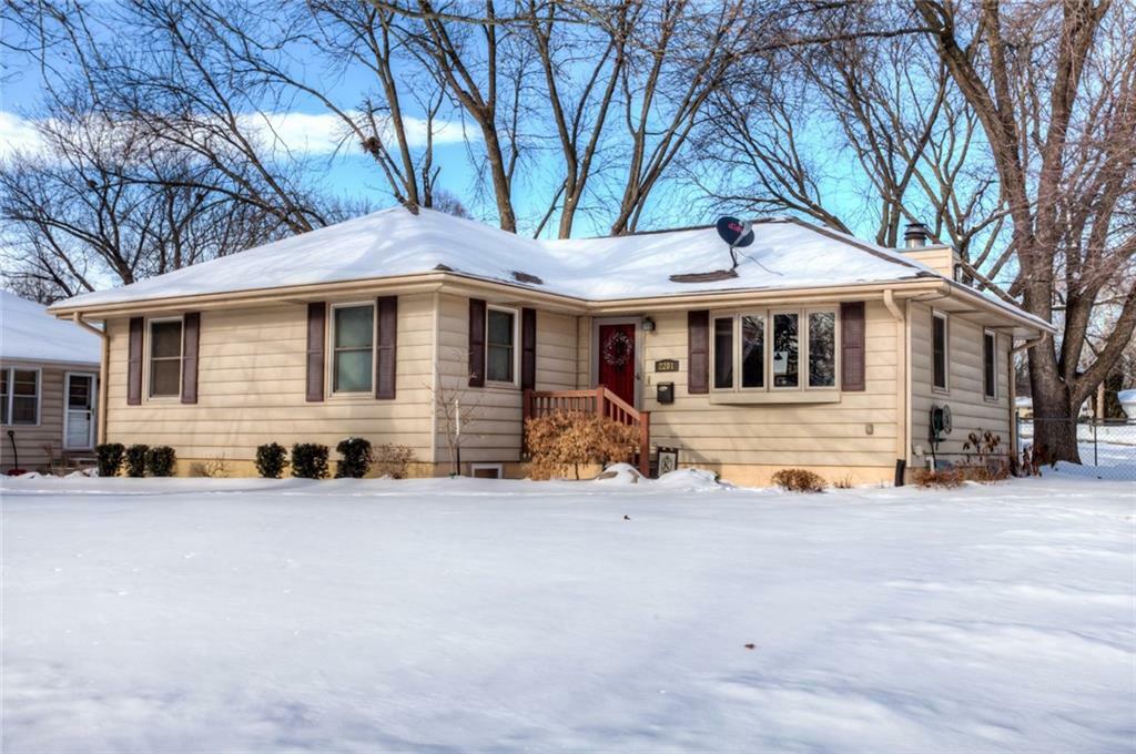 Property Photo:  2201 Vine Street  IA 50265 