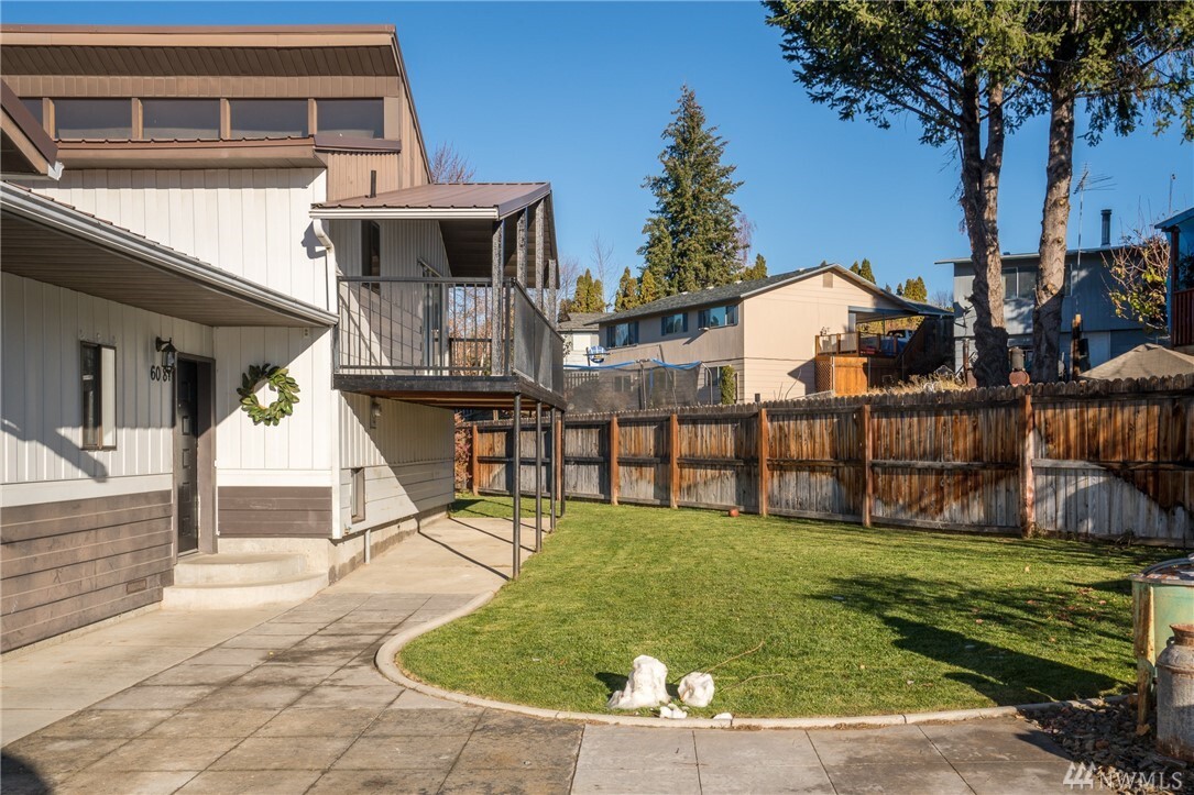 Property Photo: 608 N Larch Ave WA 98802