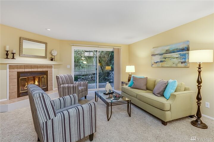 Property Photo:  9522 1st Ave NE B6  WA 98115 