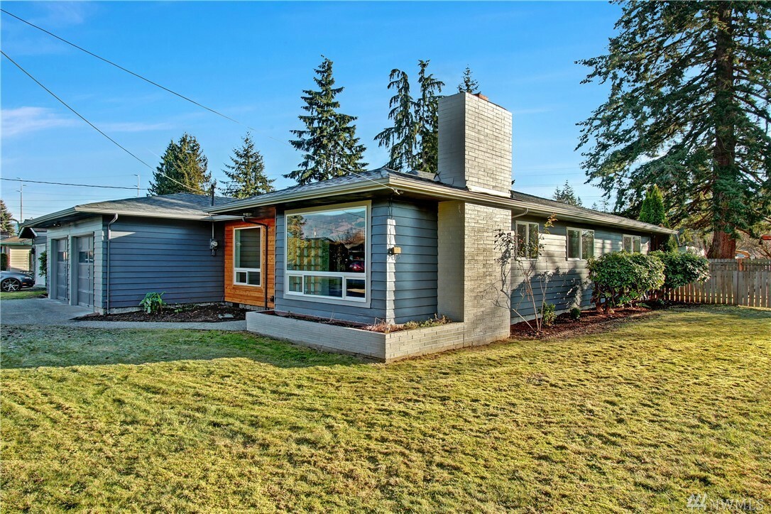 Property Photo:  805 Chester St  WA 98284 