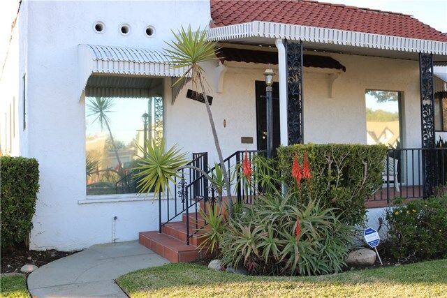 Property Photo:  1299 S Sycamore Avenue  CA 90019