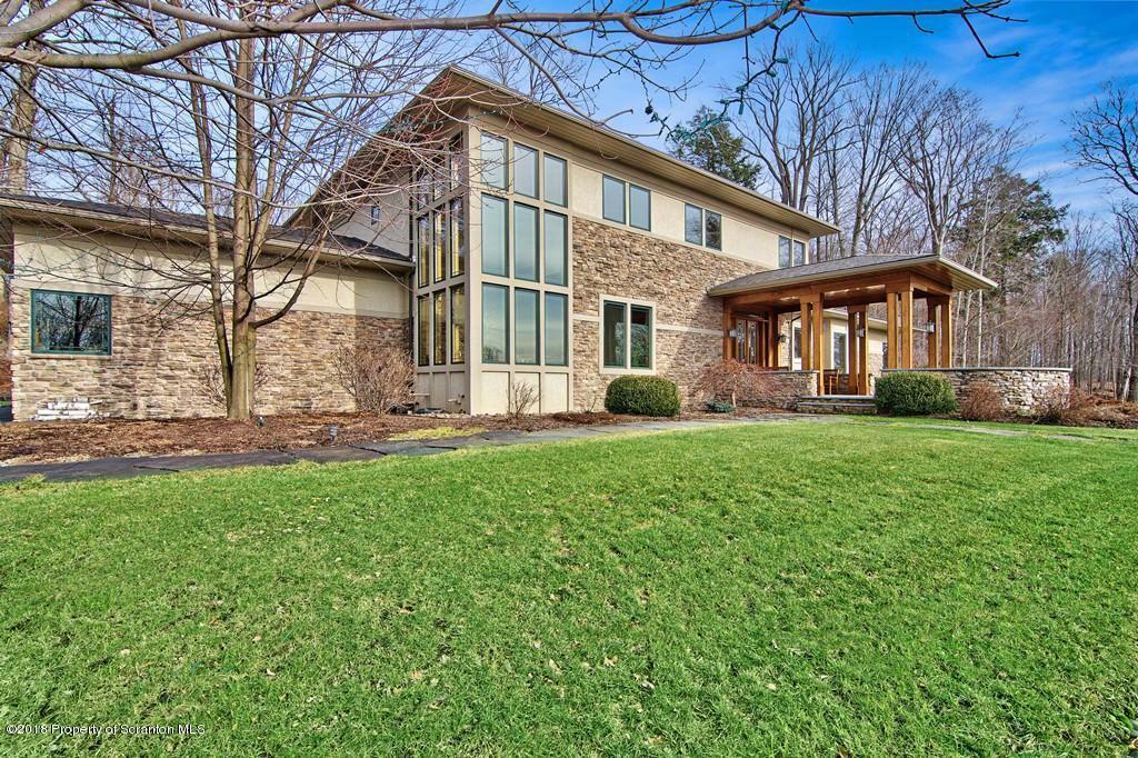 Property Photo:  1006 Forest Glen Circle  PA 18414 