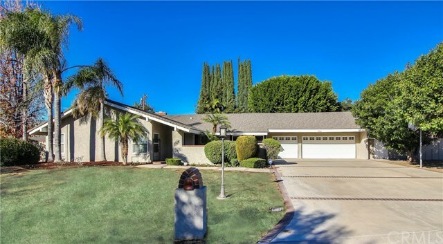 Property Photo: 19061 Lamplight Lane CA 92886