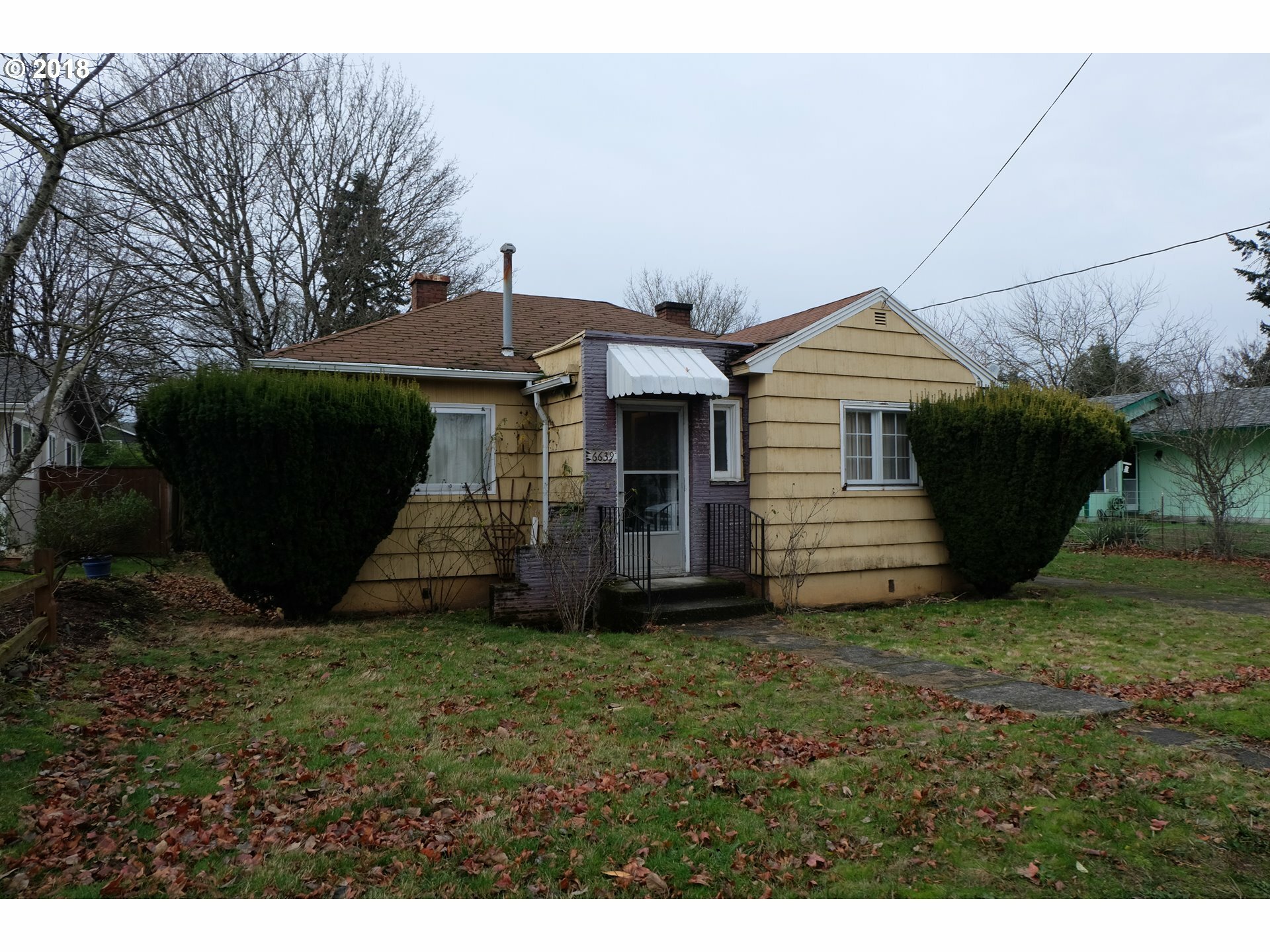 Property Photo:  6639 SE 70th Ave  OR 97206 